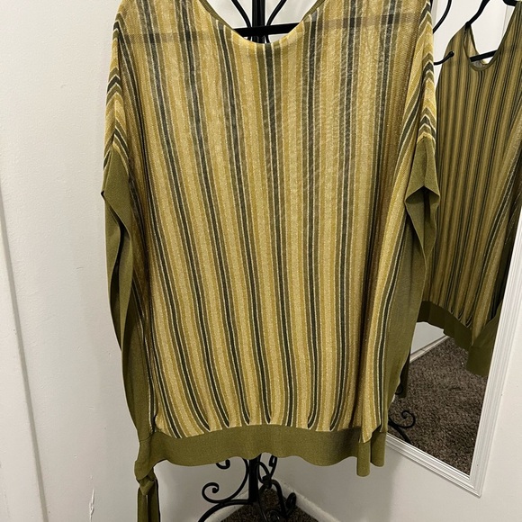 Anne Klein Olive and Beige Striped Blouse. #045 - Picture 3 of 6